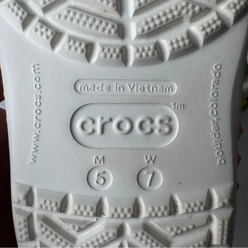 CROCS Rainbow 3D Clogs with Multicolor Pyramid Stud Spikes Women’s 7 Men’s 5 - Picture 10 of 10